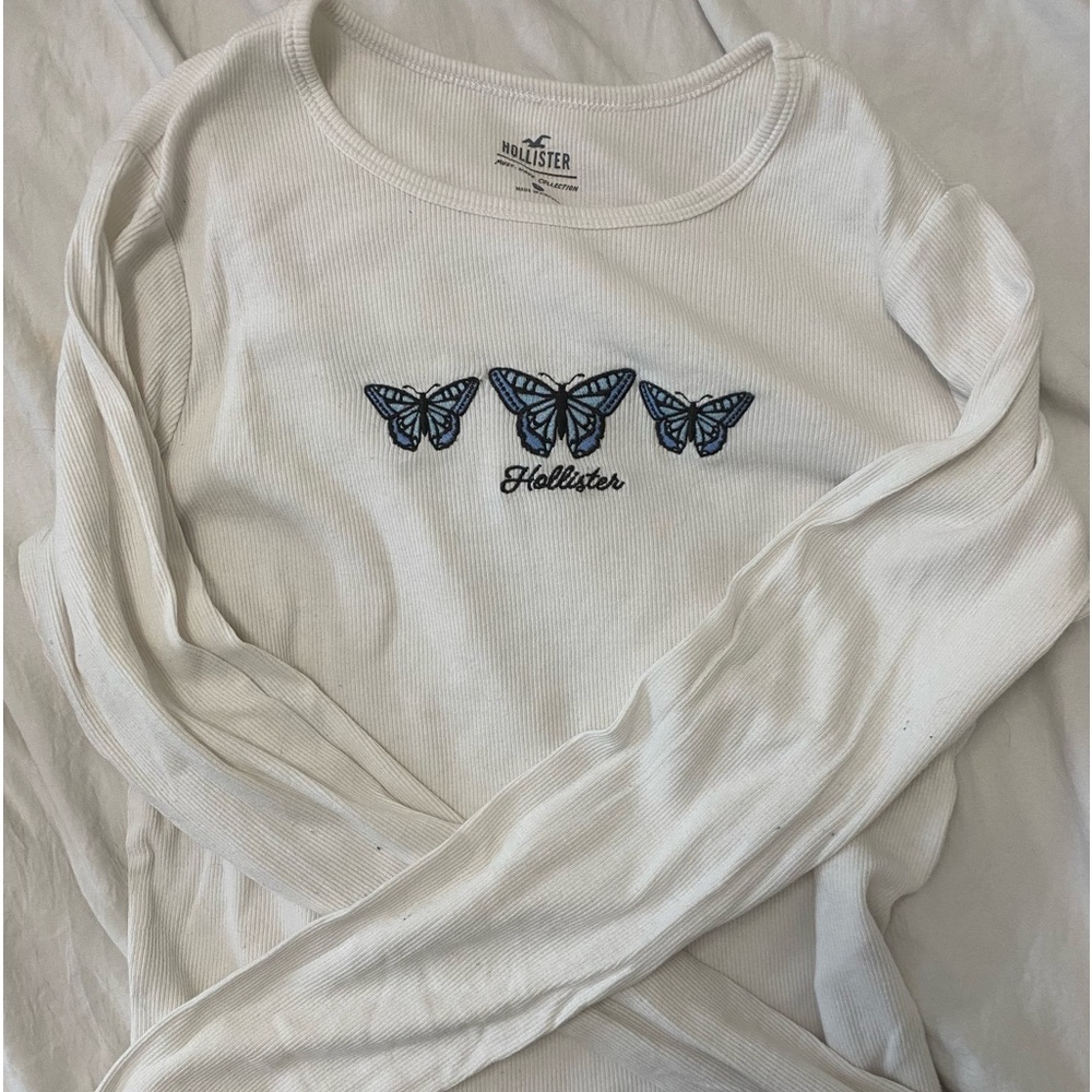 Hollister blue butterfly white top. Comfortable. Used a couple of times.